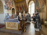 Епископ Митрофан совершил Литургию Преждеосвященных Даров в Петропавловском кафедральном соборе г. Нефтекамска