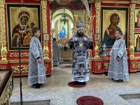 Епископ Митрофан совершил последнюю в этом году Литургию Преждеосвященных Даров в Петропавловском кафедральном соборе г. Нефтекамска